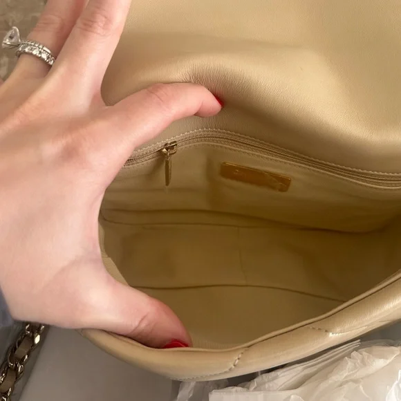 Chanel Black and White Gift Box - Picture 8 of 11